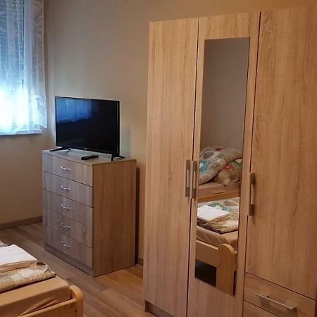 Lotti Apartman Кишкунхалаш Экстерьер фото